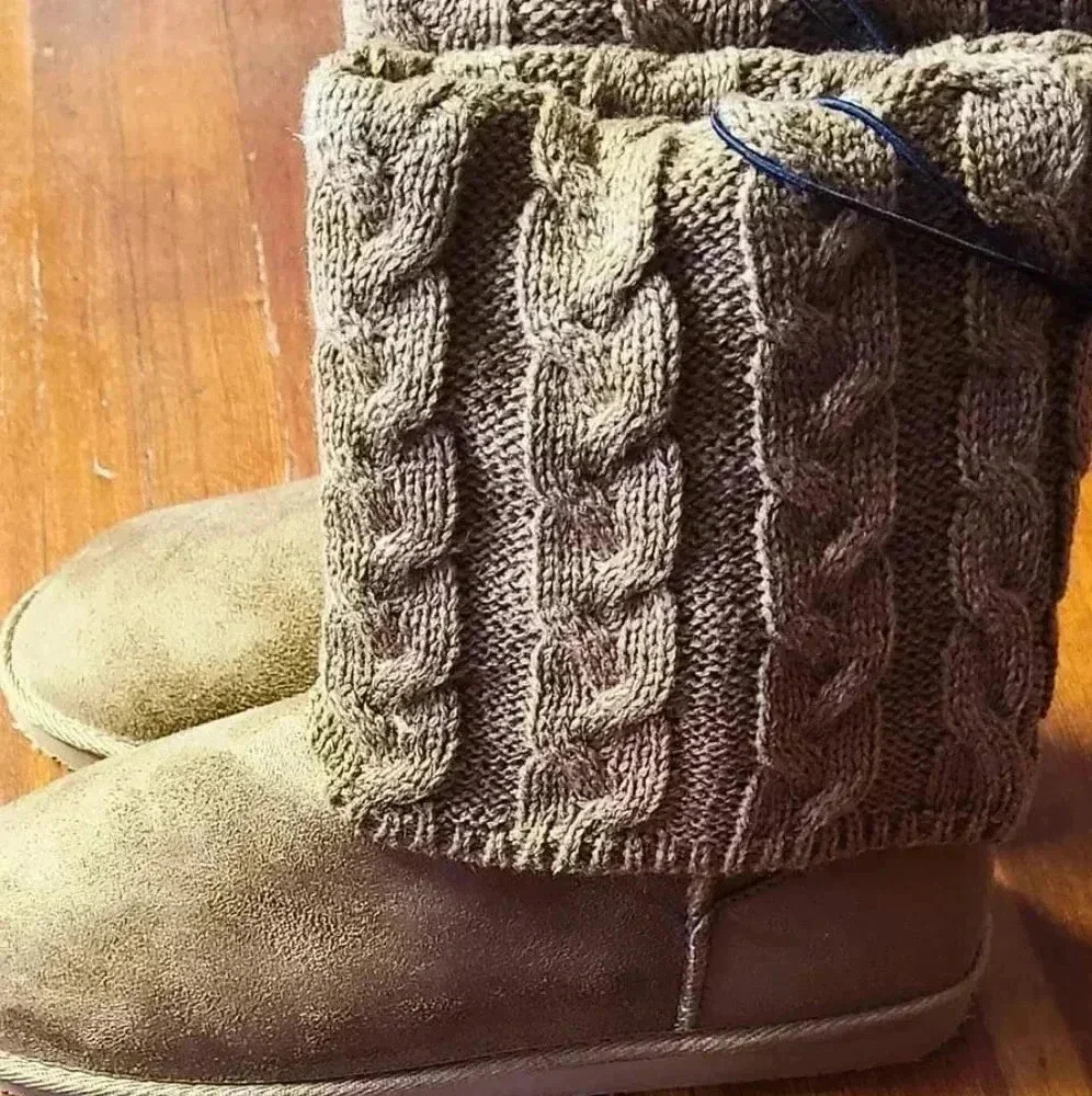 Winter Boots with Fold Over Cable Knit